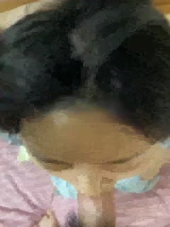 趁着工友在上班特意请假来看望他来大姨妈的老婆