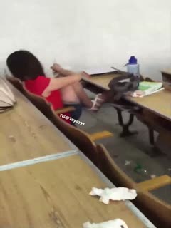 偷偷射努力学习的妹妹